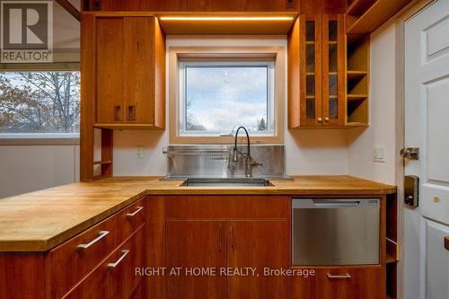 211 Mcgillivray Street, Ottawa, ON - Indoor Photo Showing Kitchen