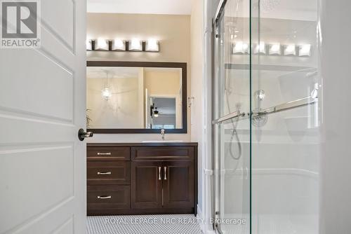 153 Michelle Court, Welland (772 - Broadway), ON - Indoor Photo Showing Bathroom