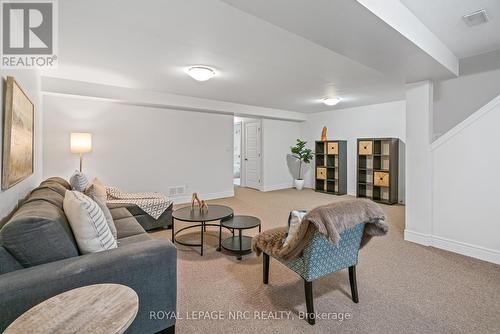 153 Michelle Court, Welland (772 - Broadway), ON - Indoor Photo Showing Living Room