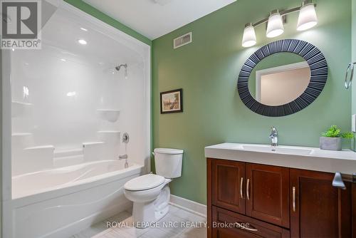 153 Michelle Court, Welland (772 - Broadway), ON - Indoor Photo Showing Bathroom