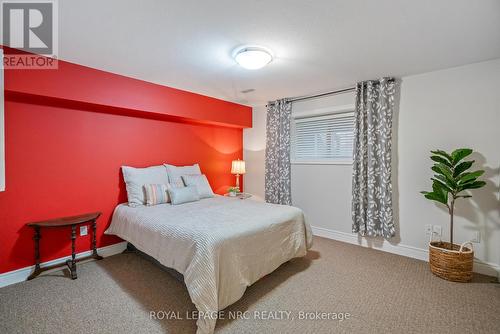 153 Michelle Court, Welland (772 - Broadway), ON - Indoor Photo Showing Bedroom