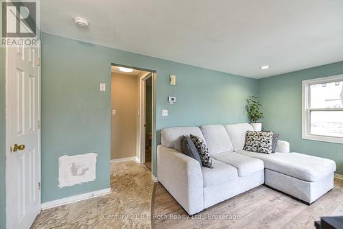 313 East Street E, Orillia, ON - Indoor Photo Showing Living Room