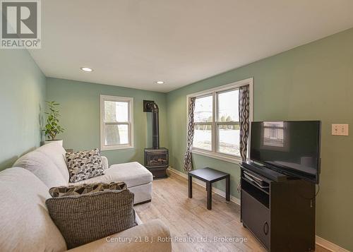 313 East Street E, Orillia, ON - Indoor Photo Showing Living Room