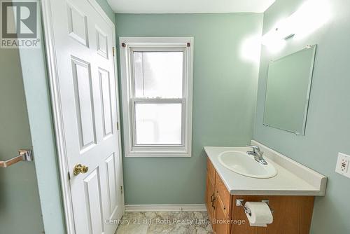 313 East Street E, Orillia, ON - Indoor Photo Showing Bathroom