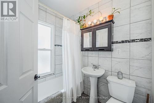 90 Neeve Street, Guelph (Two Rivers), ON - Indoor Photo Showing Bathroom