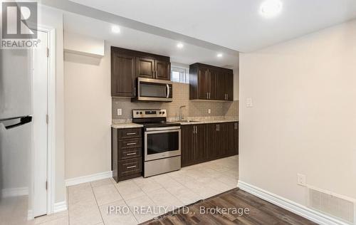 447 Harkin Place, Milton, ON - Indoor Photo Showing Kitchen With Upgraded Kitchen