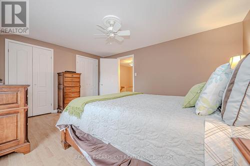 61 - 3029 Glencrest Road, Burlington, ON - Indoor Photo Showing Bedroom