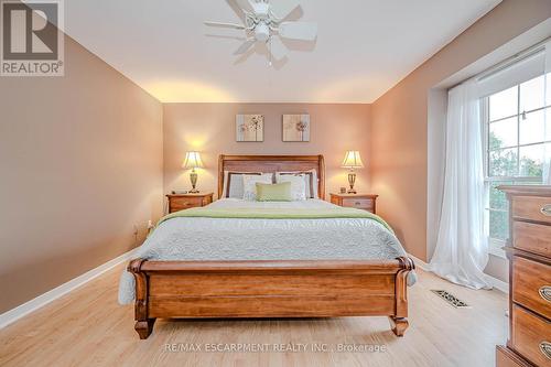 61 - 3029 Glencrest Road, Burlington, ON - Indoor Photo Showing Bedroom