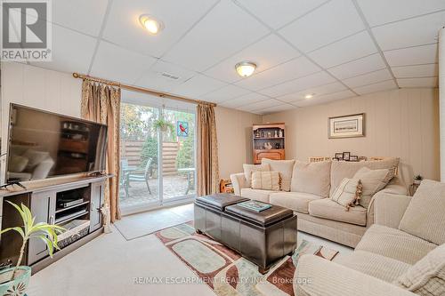 61 - 3029 Glencrest Road, Burlington, ON - Indoor Photo Showing Living Room