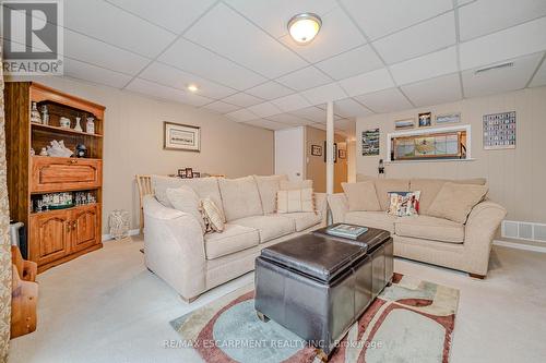 61 - 3029 Glencrest Road, Burlington, ON - Indoor Photo Showing Living Room