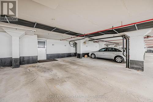 61 - 3029 Glencrest Road, Burlington, ON - Indoor Photo Showing Garage