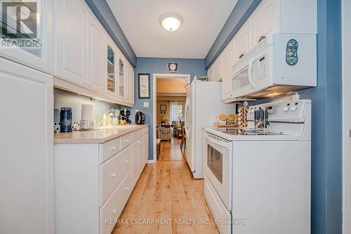 61 - 3029 Glencrest Road, Burlington, ON - Indoor Photo Showing Kitchen