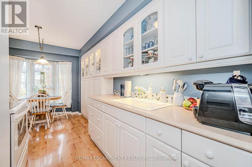 61 - 3029 Glencrest Road, Burlington, ON - Indoor Photo Showing Kitchen