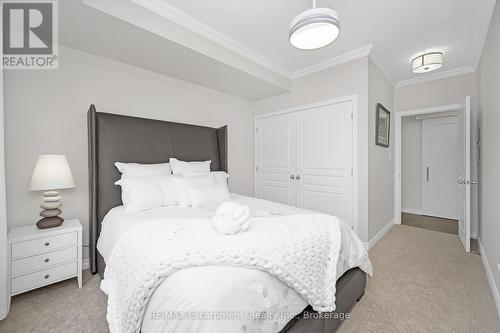 209 - 5070 Fairview Street, Burlington (Appleby), ON - Indoor Photo Showing Bedroom