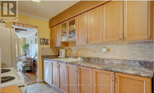 Ph07 - 25 Sunrise Avenue, Toronto, ON - Indoor Photo Showing Kitchen