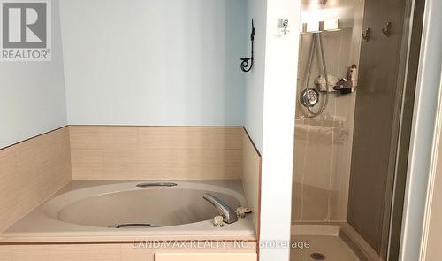 2607 - 2269 Lake Shore Boulevard W, Toronto, ON - Indoor Photo Showing Bathroom