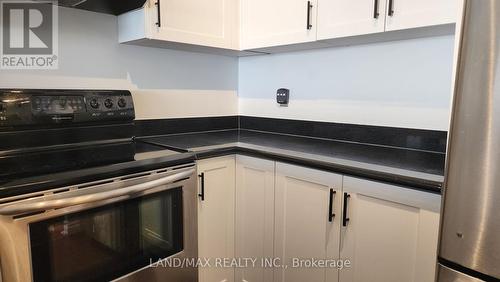 2607 - 2269 Lake Shore Boulevard W, Toronto, ON - Indoor Photo Showing Kitchen