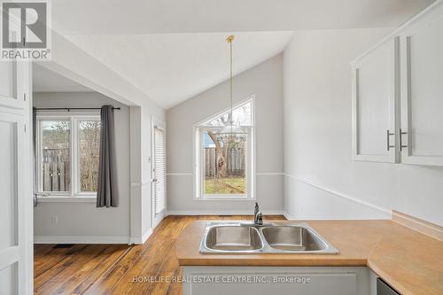 9 Wentworth Drive, Grimsby, ON - Indoor Photo Showing Kitchen With Double Sink