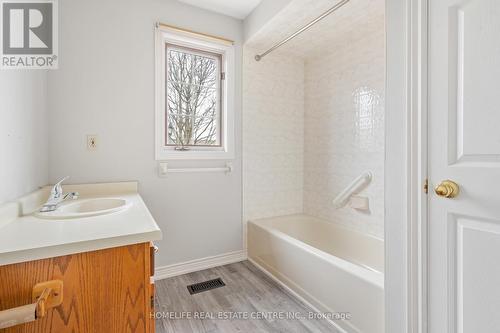 9 Wentworth Drive, Grimsby, ON - Indoor Photo Showing Bathroom