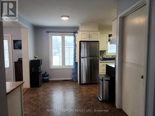 3258 Grants Settlement Road, Whitewater Region, ON - Indoor Photo Showing Kitchen