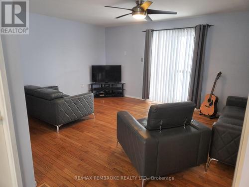 3258 Grants Settlement Road, Whitewater Region, ON - Indoor Photo Showing Living Room