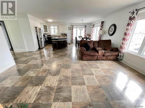 253 Crystal Crescent, Temiskaming Shores, ON - Indoor Photo Showing Living Room