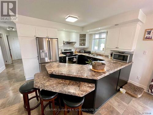 253 Crystal Crescent, Temiskaming Shores, ON - Indoor Photo Showing Kitchen With Double Sink