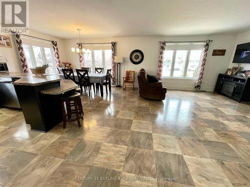 253 Crystal Crescent, Temiskaming Shores, ON - Indoor Photo Showing Living Room