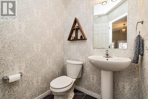 521 Rouncey Road, Ottawa, ON - Indoor Photo Showing Bathroom