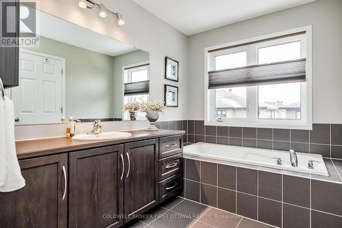 521 Rouncey Road, Ottawa, ON - Indoor Photo Showing Bathroom