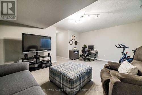 521 Rouncey Road, Ottawa, ON - Indoor Photo Showing Living Room