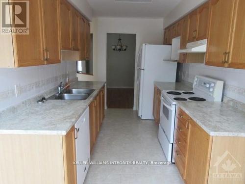 150 Blackdome Crescent, Ottawa, ON - Indoor Photo Showing Kitchen With Double Sink