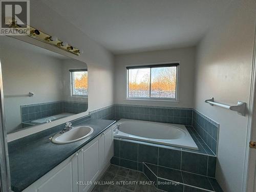 150 Blackdome Crescent, Ottawa, ON - Indoor Photo Showing Bathroom