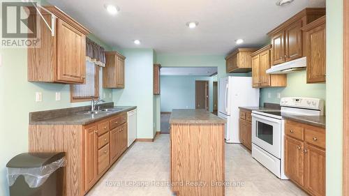 15 Cheyenne Lane, Ashfield-Colborne-Wawanosh (Colborne Twp), ON - Indoor Photo Showing Kitchen With Double Sink