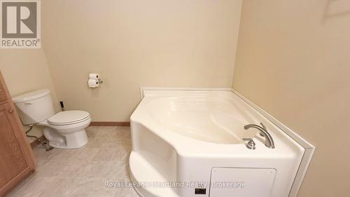 15 Cheyenne Lane, Ashfield-Colborne-Wawanosh (Colborne Twp), ON - Indoor Photo Showing Bathroom