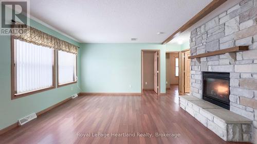 15 Cheyenne Lane, Ashfield-Colborne-Wawanosh (Colborne Twp), ON - Indoor With Fireplace