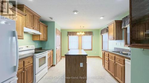 15 Cheyenne Lane, Ashfield-Colborne-Wawanosh (Colborne Twp), ON - Indoor Photo Showing Kitchen With Double Sink