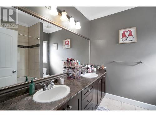 4201 Falcon Crest Drive, Merritt, BC - Indoor Photo Showing Bathroom