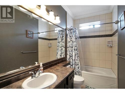 4201 Falcon Crest Drive, Merritt, BC - Indoor Photo Showing Bathroom