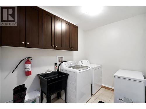 4201 Falcon Crest Drive, Merritt, BC - Indoor Photo Showing Laundry Room