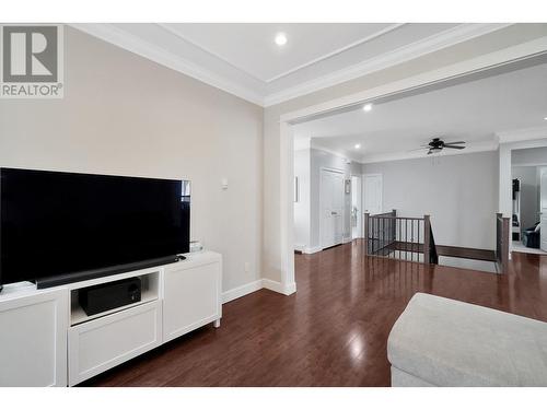 4201 Falcon Crest Drive, Merritt, BC - Indoor Photo Showing Living Room