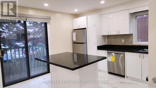 59 Portofino Court, Vaughan, ON - Indoor Photo Showing Kitchen