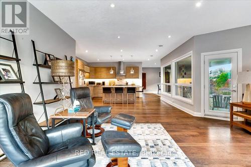 88 Cook Street, Barrie, ON - Indoor Photo Showing Living Room