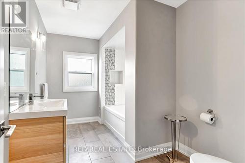 88 Cook Street, Barrie, ON - Indoor Photo Showing Bathroom