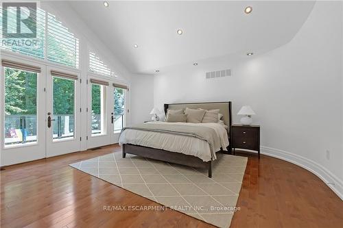 2642 Bluffs Way, Burlington, ON - Indoor Photo Showing Bedroom