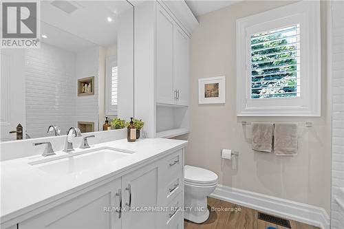 2642 Bluffs Way, Burlington, ON - Indoor Photo Showing Bathroom