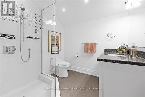 2642 Bluffs Way, Burlington, ON - Indoor Photo Showing Bathroom