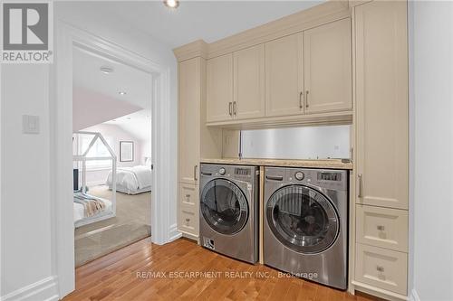 2642 Bluffs Way, Burlington, ON - Indoor Photo Showing Laundry Room