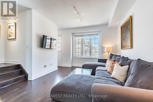 396 Belcourt Common, Oakville, ON - Indoor Photo Showing Living Room