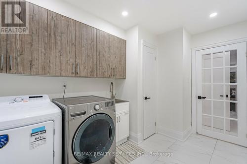 277 Centre Street N, Brampton, ON - Indoor Photo Showing Laundry Room